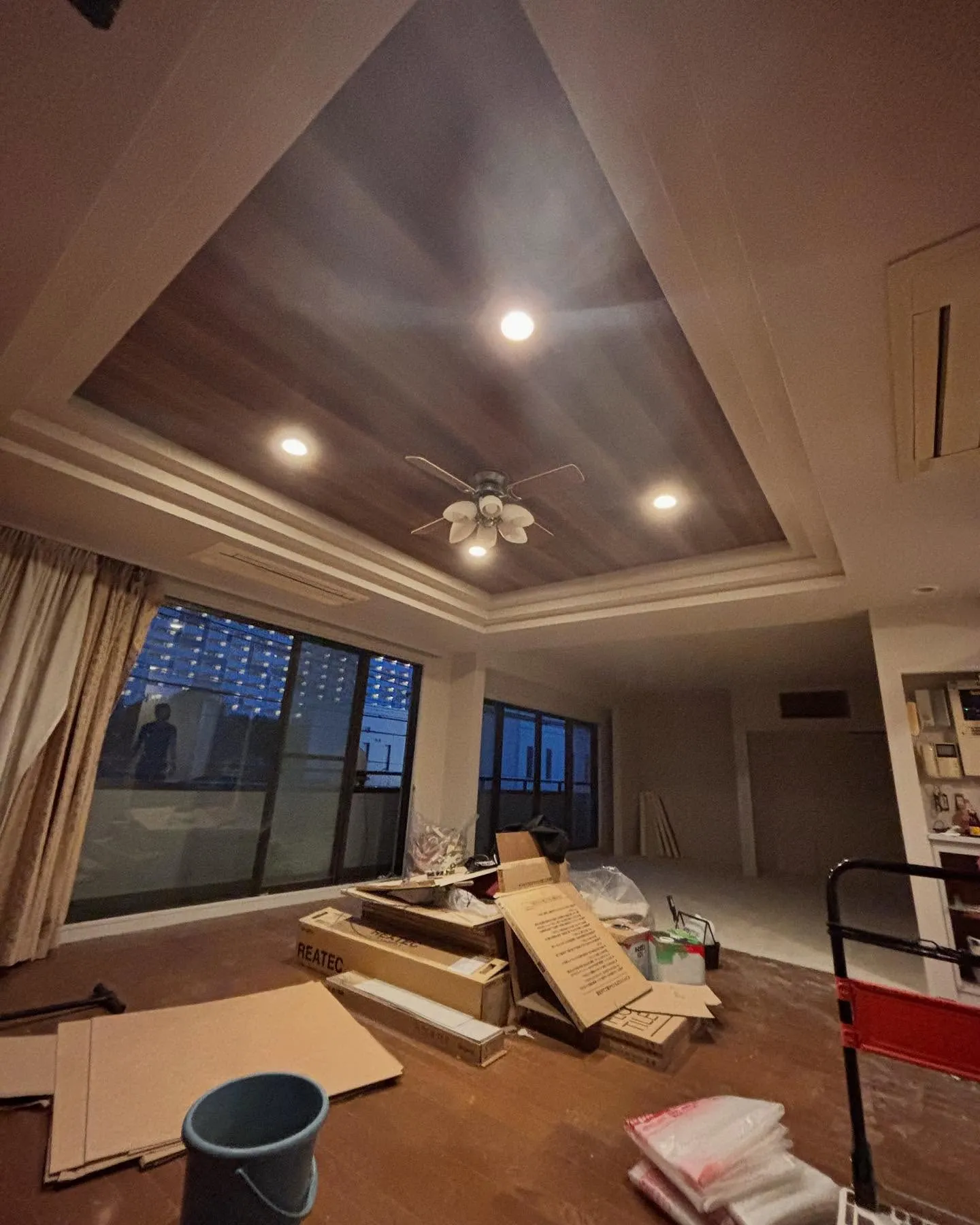 高島平のマンションクロス張替。