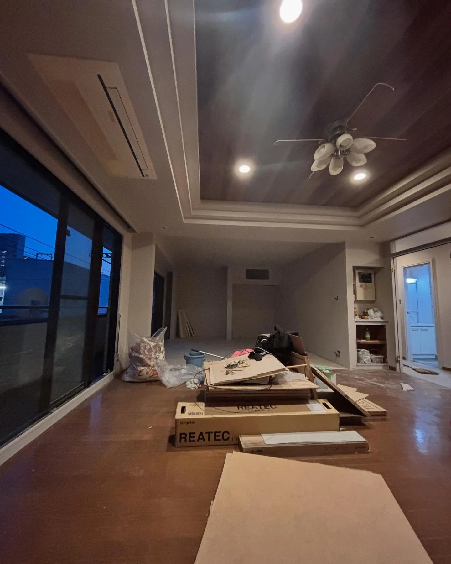 高島平のマンションクロス張替。