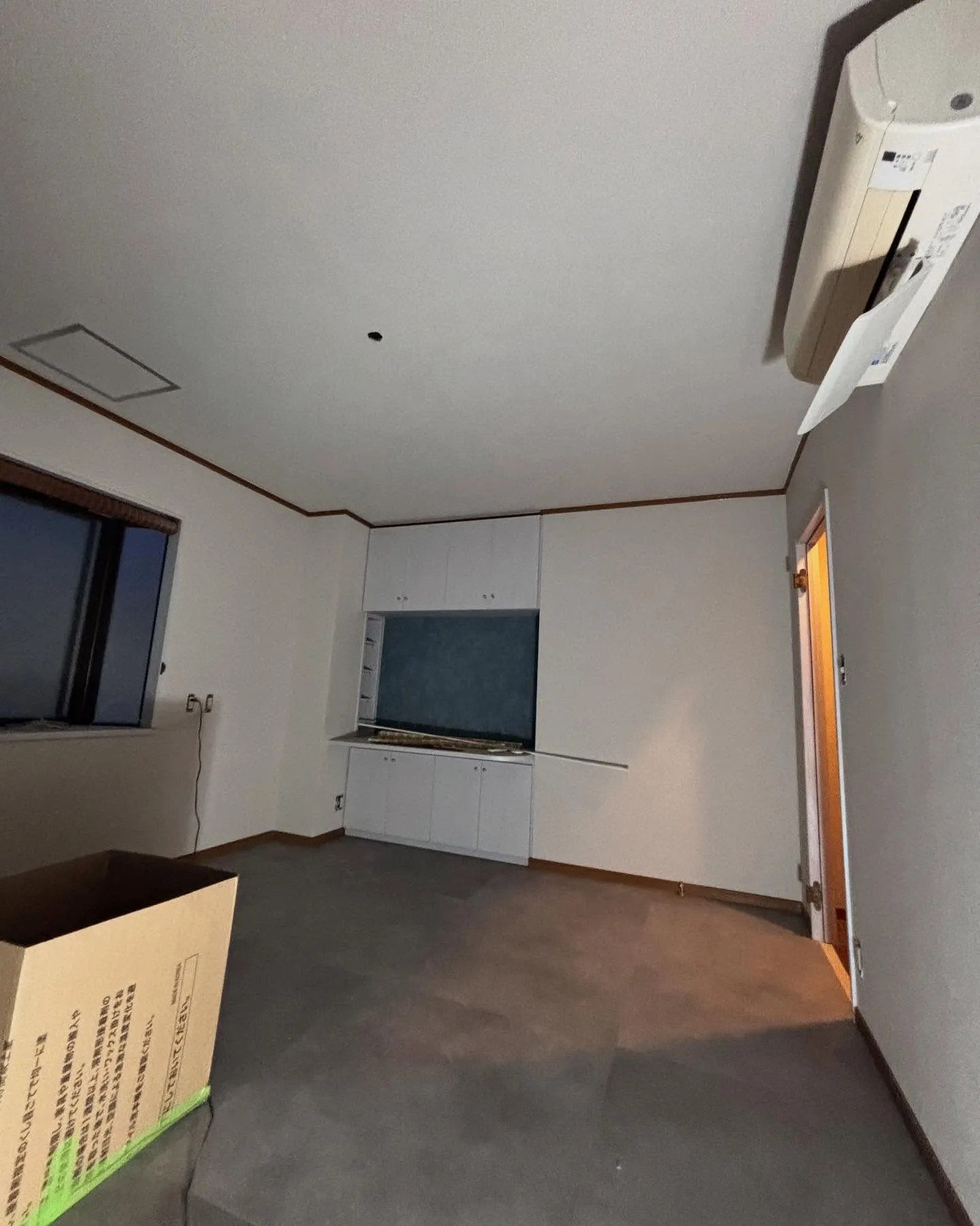 高島平のマンションクロス張替。