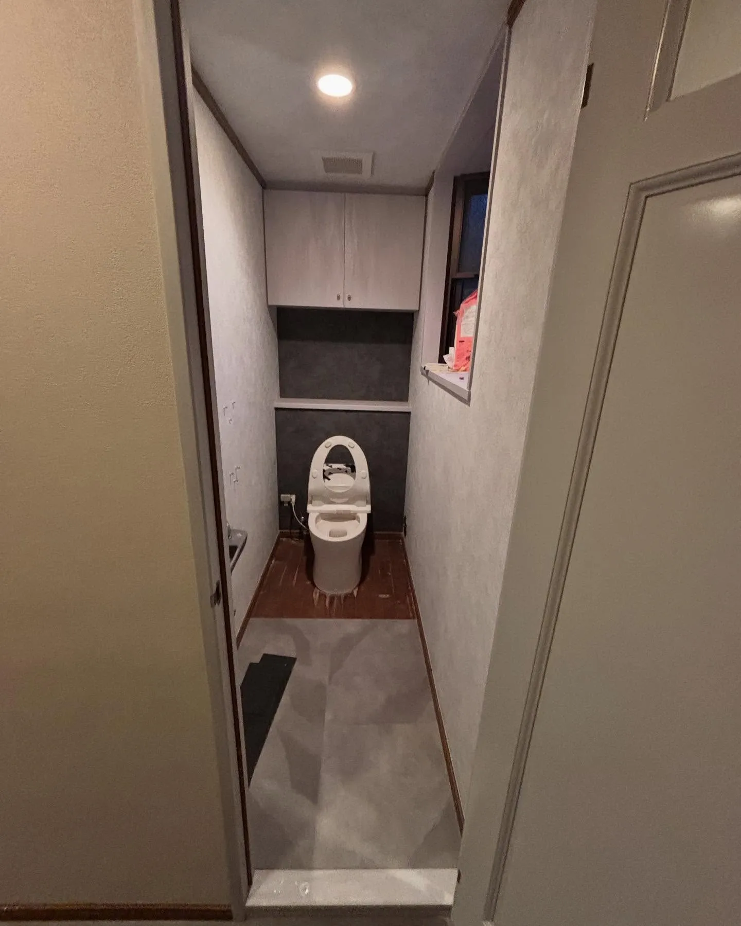 高島平のマンションクロス張替。