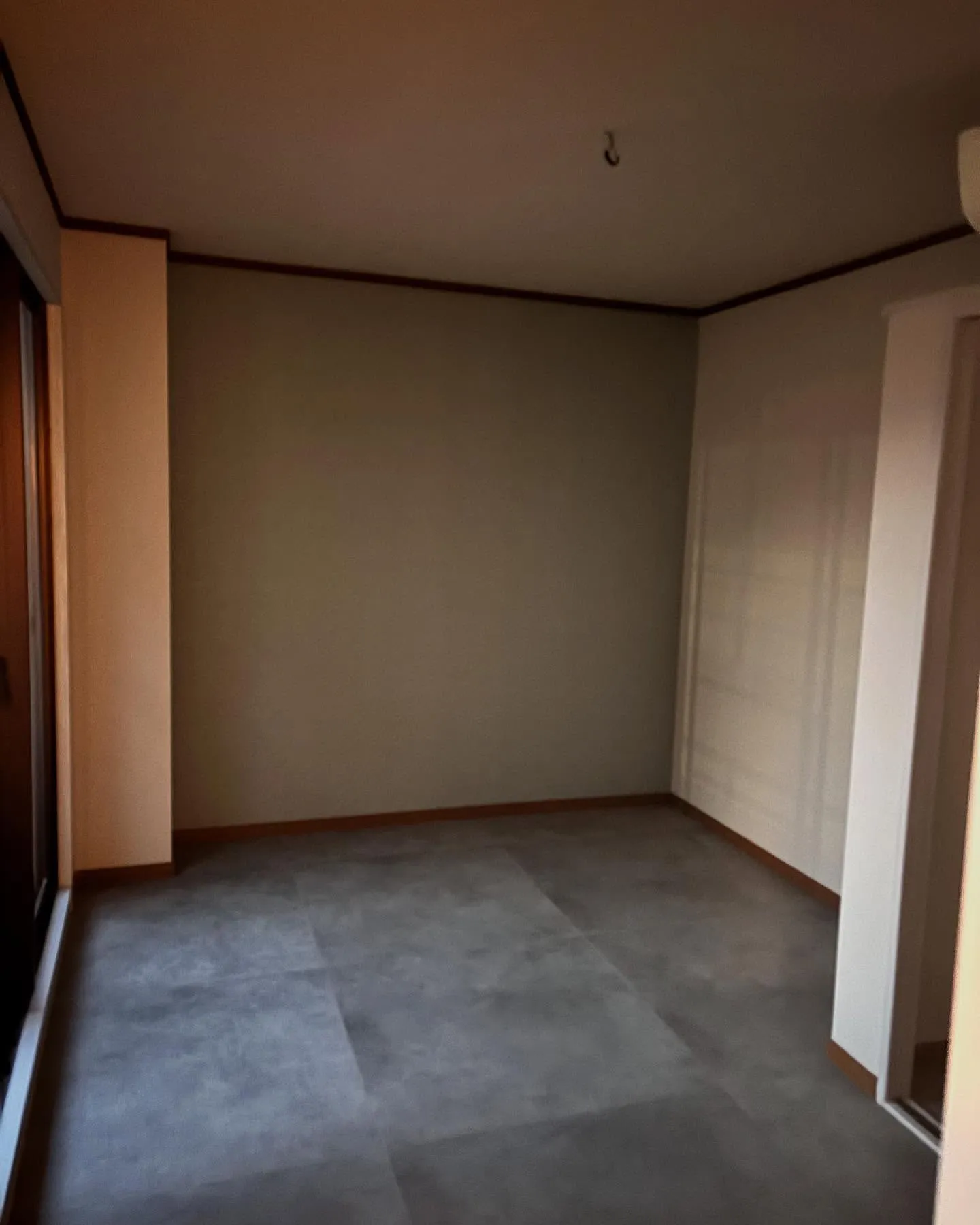 高島平のマンションクロス張替。