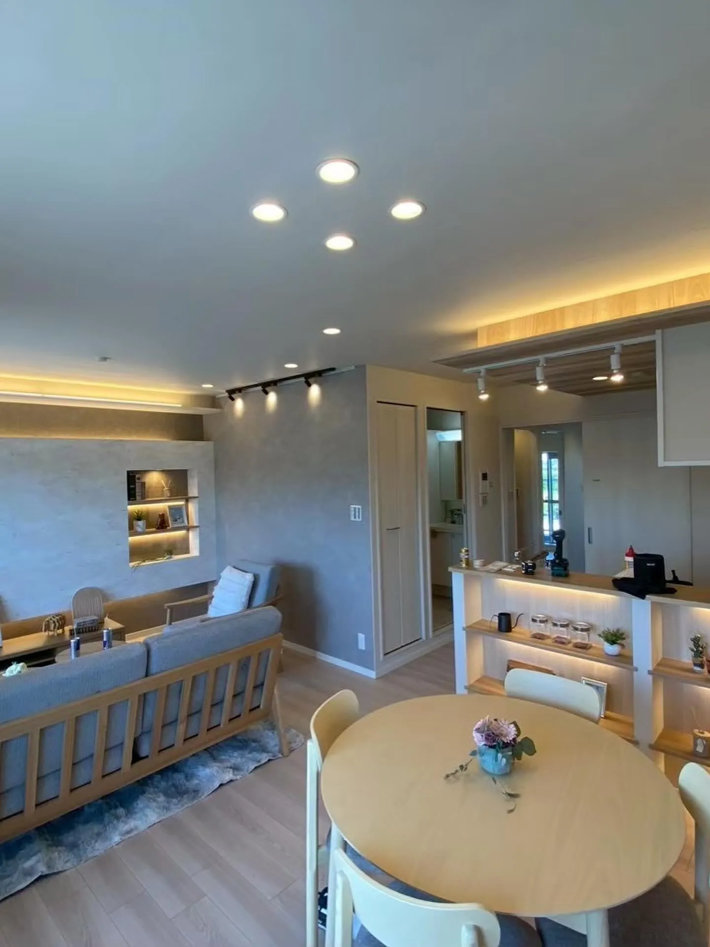 草野内装では「クロス屋」「床屋」を募集しています!✨