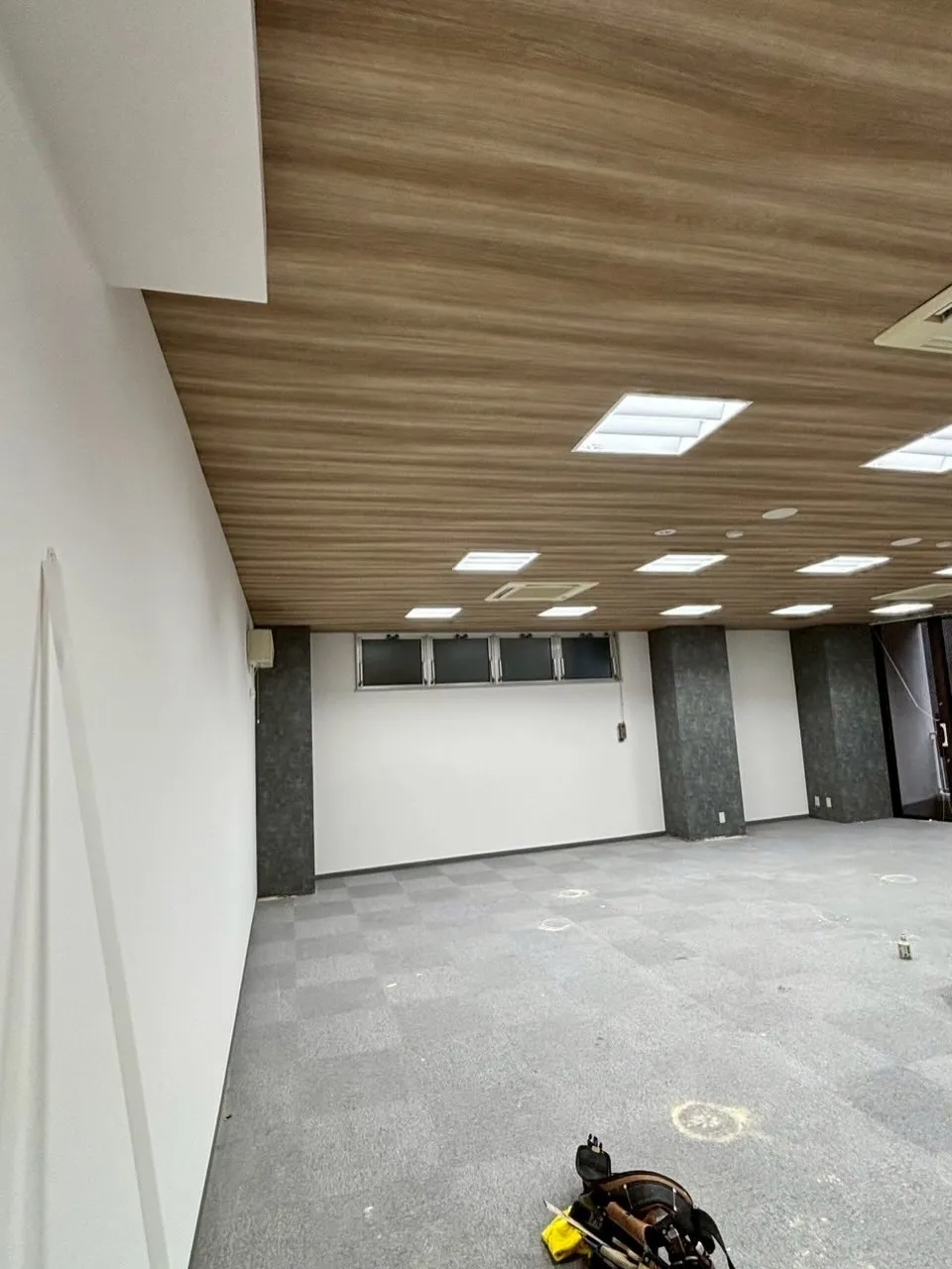 六本木レンタルオフィスのクロス工事