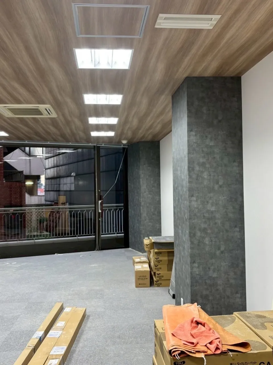 六本木レンタルオフィスのクロス工事