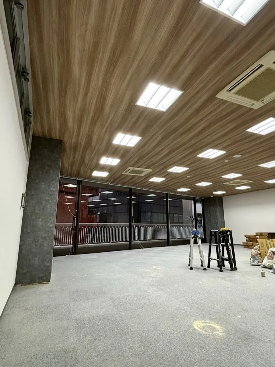 六本木レンタルオフィスのクロス工事