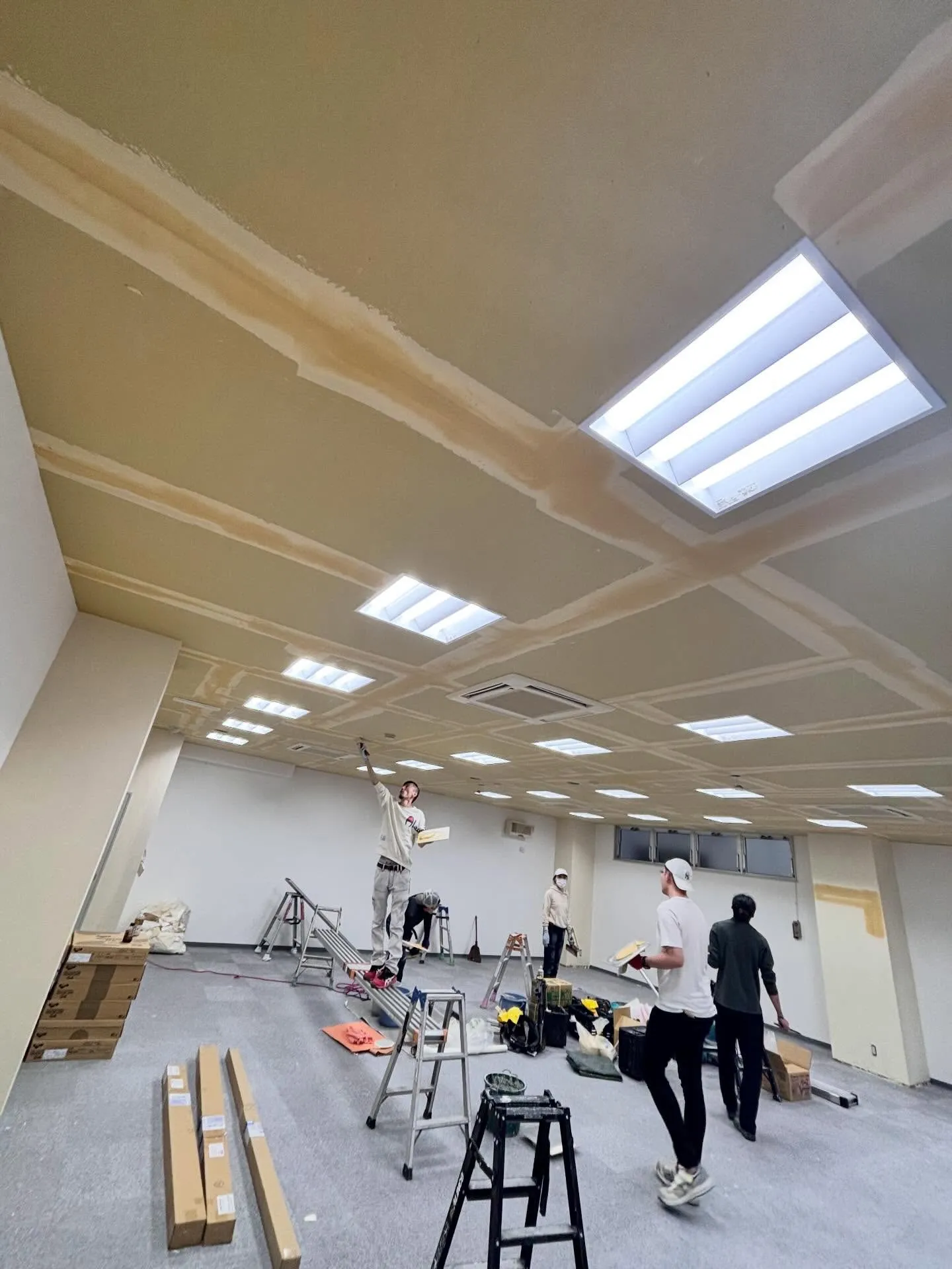 六本木レンタルオフィスのクロス工事