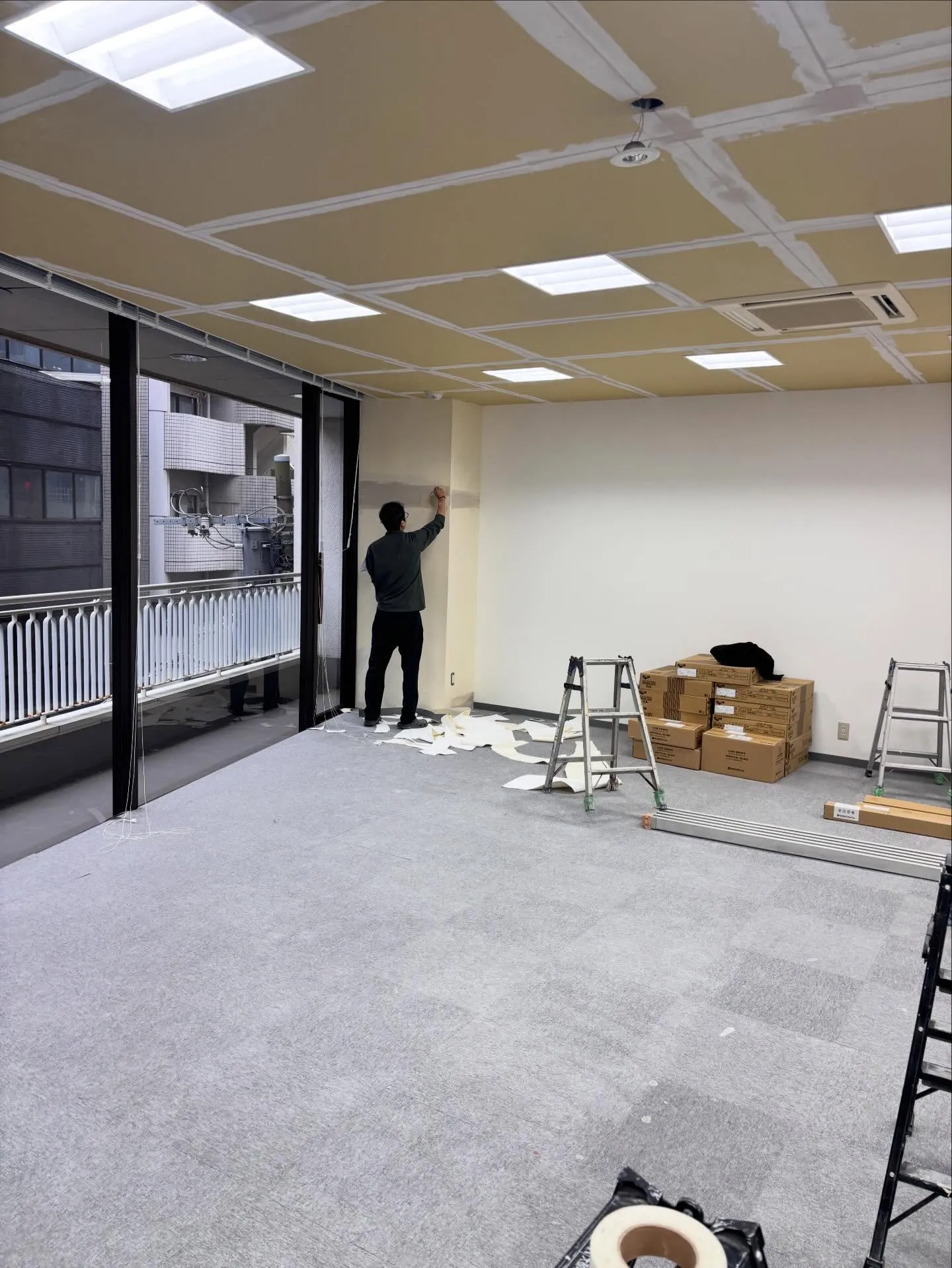 六本木レンタルオフィスのクロス工事